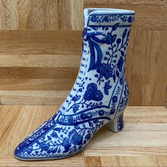 Vintage The Canton Collection by Two’s Co Blue & White Porcelain Boots Planter - Picture 1 of 14